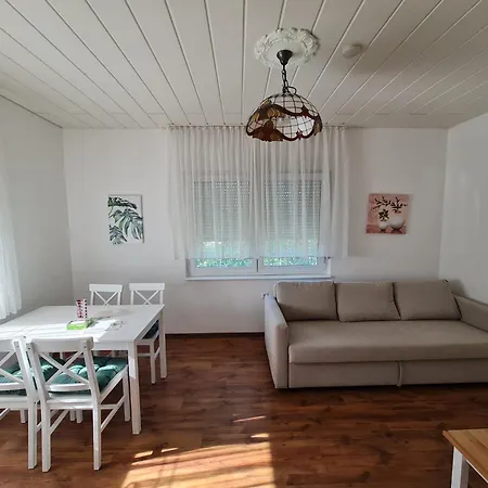 Zoeldhaz Apartment *