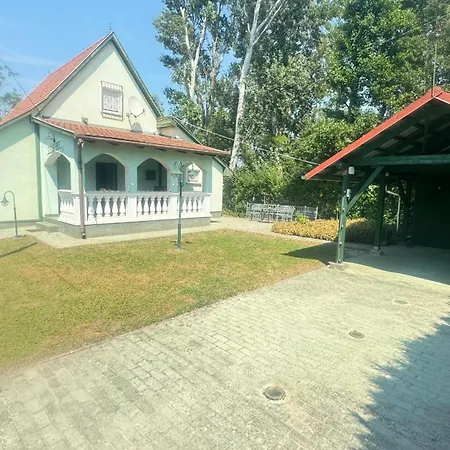 Zoeldhaz Apartment *