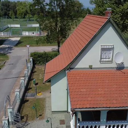 Zoeldhaz Apartment Balatonmariafurdo