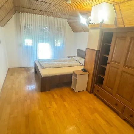 Zoeldhaz Balatonmariafurdo