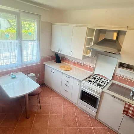 Zoeldhaz Apartment Balatonmariafurdo