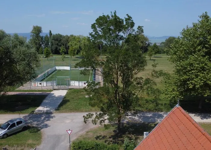 Zoeldhaz アパート Balatonmáriafürdő