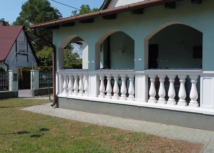 Zoeldhaz Apartment Balatonmariafurdo