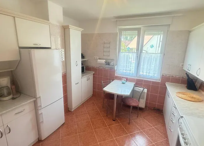 Zoeldhaz * Balatonmáriafürdő