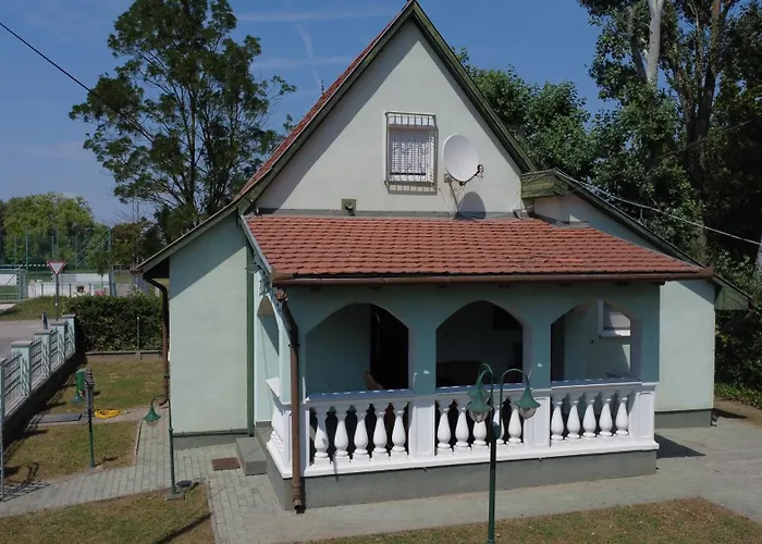 Zoeldhaz Balatonmariafurdo