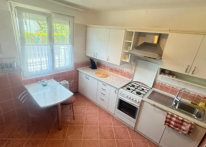 Zoeldhaz Apartment Balatonmariafurdo